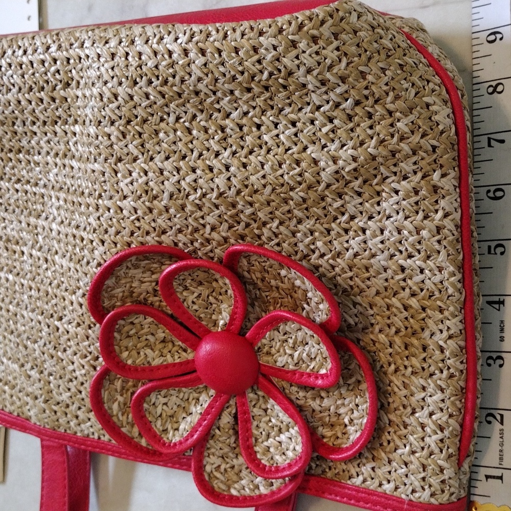 Beautiful wicker tote style purse. - Picture 7 of 8